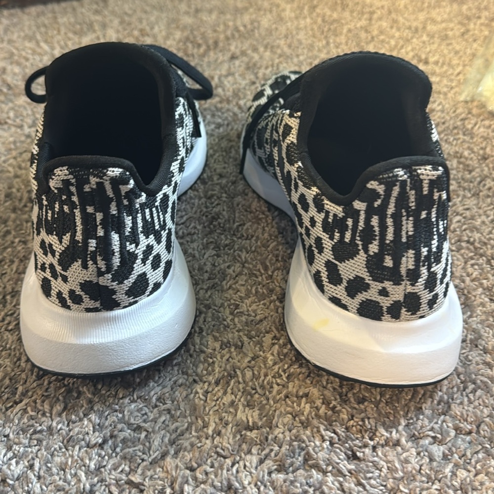7.5 Woman’s Adidas Black and White Cheetah Leopard Patterned Sneakers - Picture 4 of 12